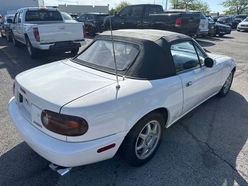 Used 1996 MAZDA MX-5 Miata RWD image 5