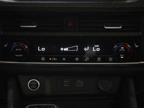 Used 2023 Nissan Rogue SV w/ SV Premium B Package image 19