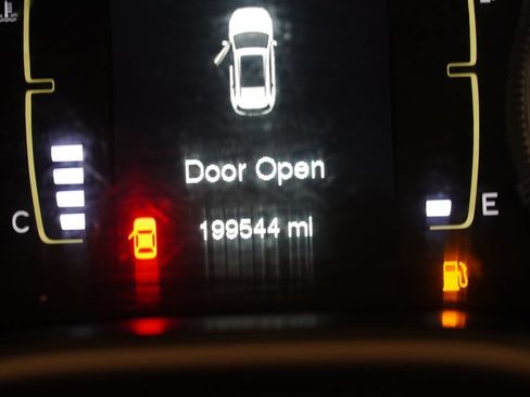 Used 2015 Jeep Cherokee Sport w/ Sport Appearance Group FWD image 4