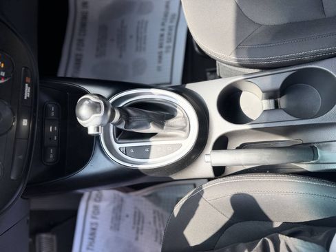 Used 2015 Kia Soul FWD image 16