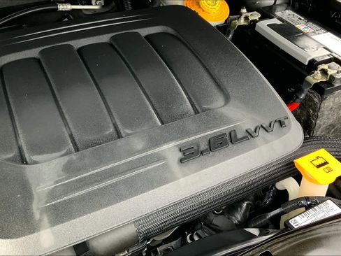 Used 2020 Dodge Grand Caravan SXT image 30