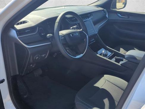 Used 2025 Jeep Grand Cherokee Laredo X w/ Luxury Tech Group I image 10