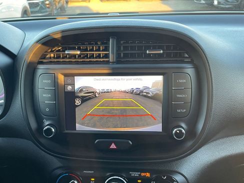 Used 2025 Kia Soul LX w/ LX Technology Package image 22