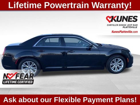 Used 2021 Chrysler 300 Touring L image 2