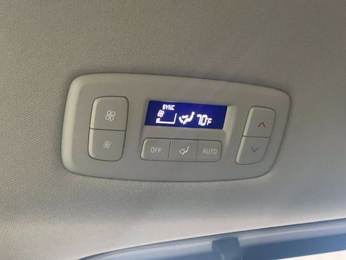 Used 2023 Kia Carnival EX FWD image 33