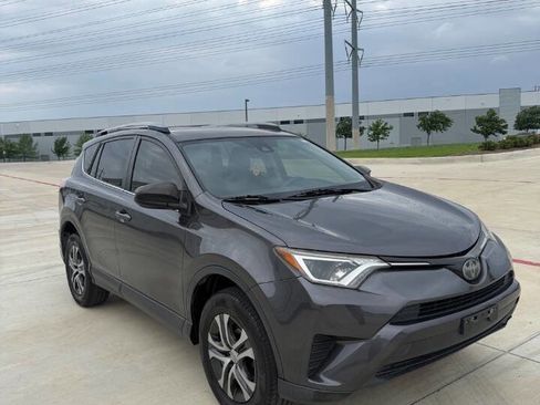 Used 2018 Toyota RAV4 LE image 2