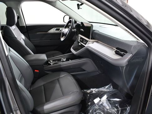 New 2025 Ford Explorer Active w/ Active Comfort Package image 10