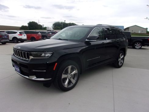 Used 2022 Jeep Grand Cherokee L Limited AWD/4WD image 7