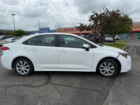 Used 2022 Toyota Corolla LE FWD image 5