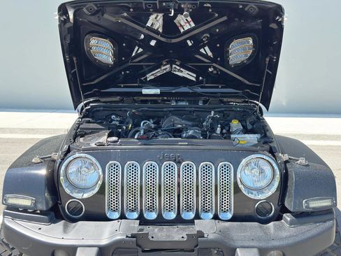 Used 2016 Jeep Wrangler Sahara AWD/4WD image 11