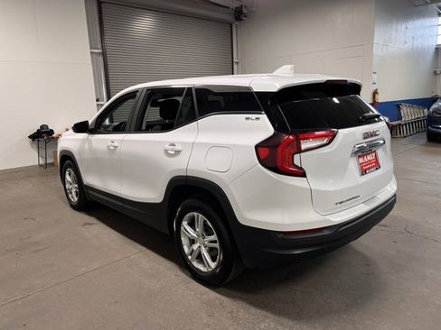 Used 2024 GMC Terrain SLE image 5