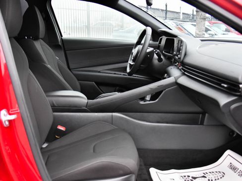 Used 2025 Hyundai Elantra Sport image 39