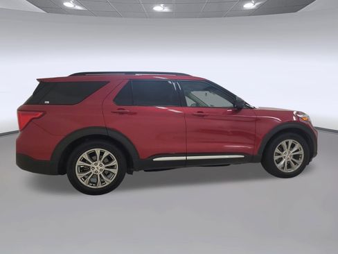 Certified 2020 Ford Explorer XLT w/ Equipment Group 202A RWD image 8