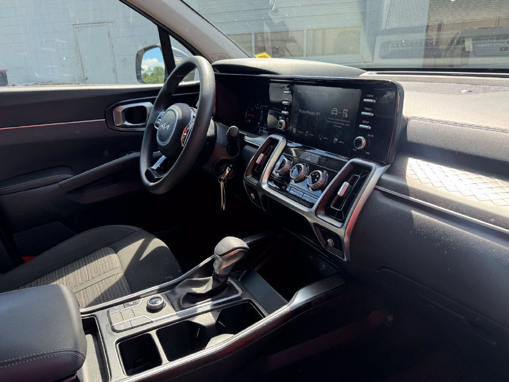 Used 2022 Kia Sorento LX AWD/4WD image 22