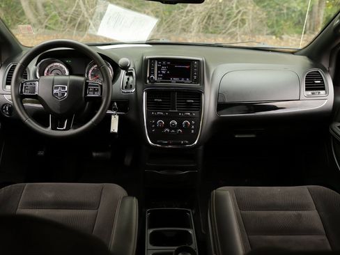 Used 2018 Dodge Grand Caravan SE image 17