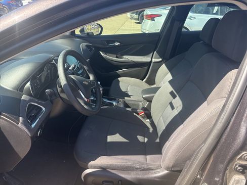 Used 2017 Chevrolet Cruze LT w/ Convenience Package image 40