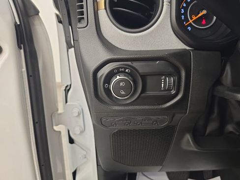 Used 2024 Jeep Gladiator Sport AWD/4WD image 32