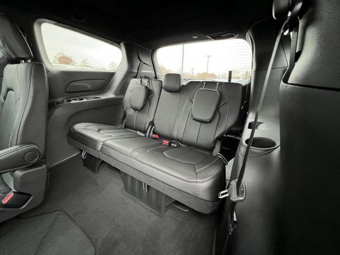 New 2026 Chrysler Pacifica Select AWD/4WD image 43