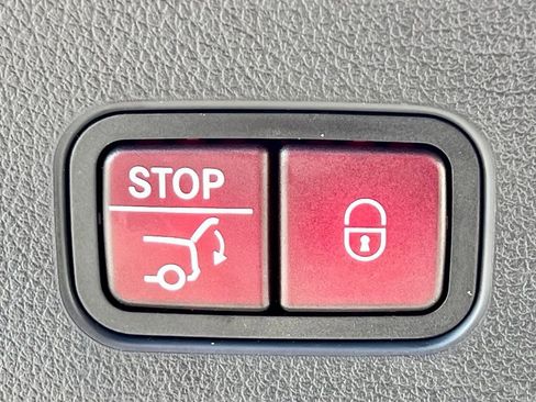 Certified 2026 Mercedes-Benz GLC 300 4MATIC image 37