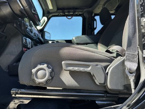 Used 2023 Jeep Gladiator Rubicon w/ Cold Weather Group image 10