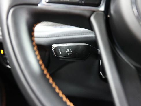 Used 2019 Bentley Bentayga image 24