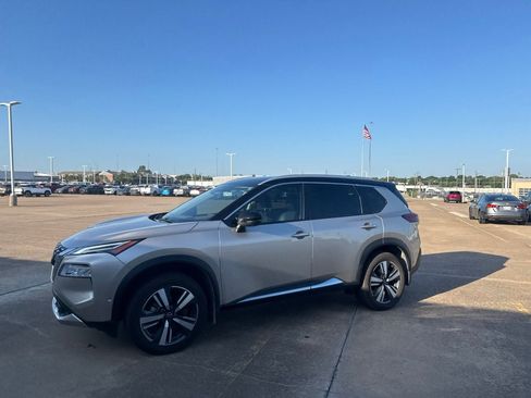 Certified 2023 Nissan Rogue Platinum w/ Platinum Premium Package AWD/4WD image 9