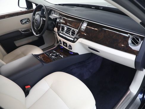 Certified 2014 Rolls-Royce Ghost RWD image 26