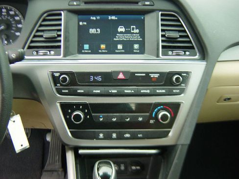 Used 2017 Hyundai Sonata SE image 9