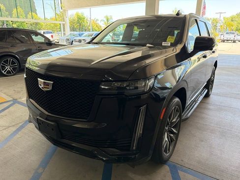Used 2023 Cadillac Escalade Sport AWD/4WD image 2