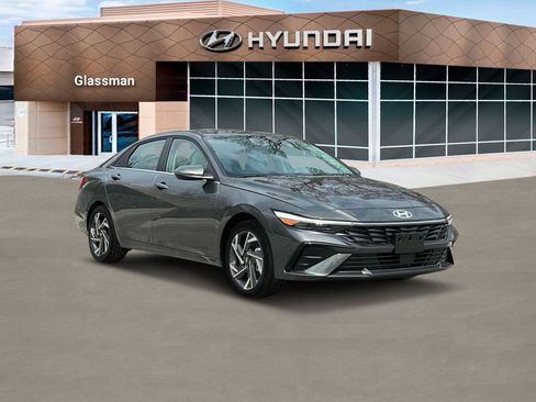 New 2025 Hyundai Elantra Limited image 11