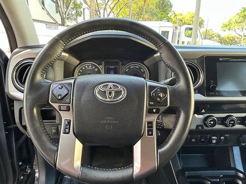 Used 2018 Toyota Tacoma SR5 RWD image 17