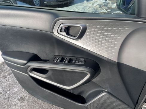 Used 2025 Kia Soul LX w/ LX Technology Package image 18