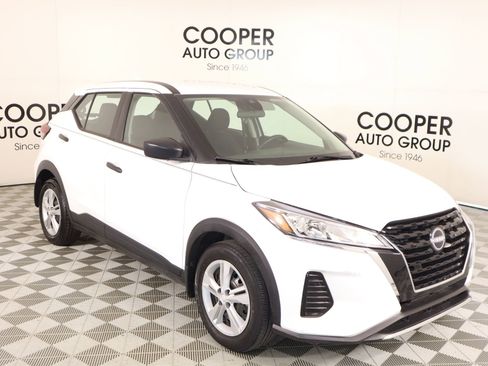 Used 2023 Nissan Kicks S image 1