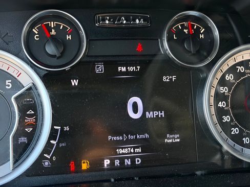 Used 2015 RAM 2500 Laramie w/ Black Appearance Group AWD/4WD image 42
