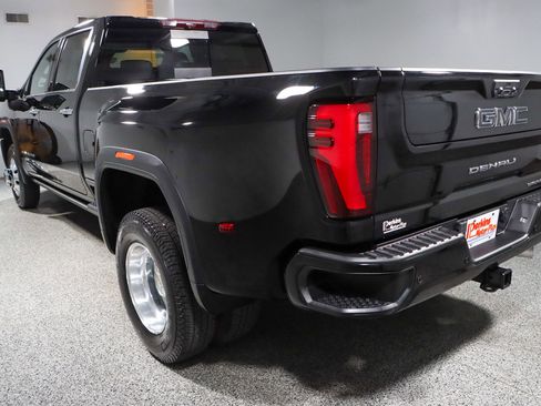 Used 2024 GMC Sierra 3500 Denali Ultimate AWD/4WD image 9