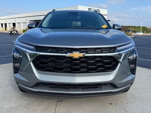 Used 2025 Chevrolet Trax LT w/ Driver Confidence Package image 2