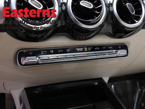 Used 2021 Mercedes-Benz GLB 250 4MATIC w/ Premium Package image 20