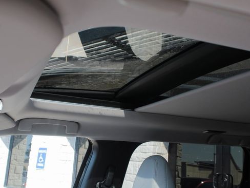 New 2025 Mitsubishi Outlander SE image 4