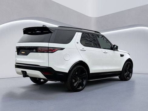 New 2025 Land Rover Discovery Dynamic SE image 4