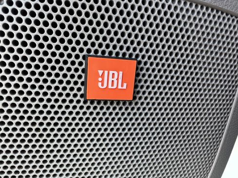 Used 2011 Toyota Highlander SE image 23