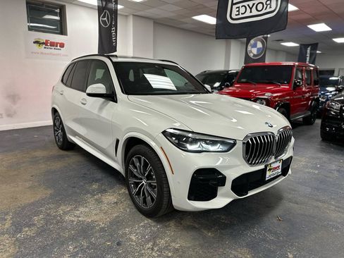 Used 2022 BMW X5 xDrive40i w/ Premium Package AWD/4WD image 4