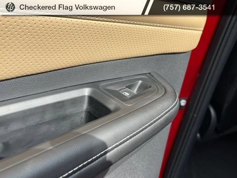 Used 2024 Volkswagen Atlas Cross Sport SE FWD image 24