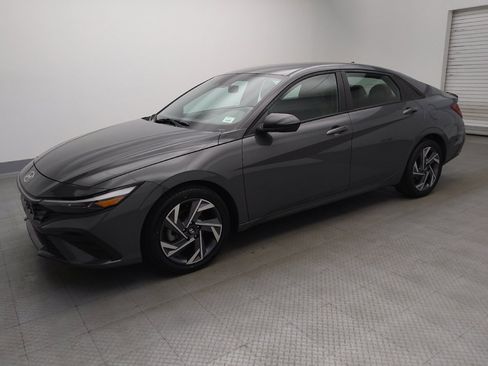 Used 2025 Hyundai Elantra Sport FWD image 2