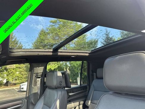 Used 2023 GMC Yukon XL Denali w/ Advanced Technology Package AWD/4WD image 24