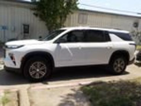 Used 2026 Chevrolet Traverse LT w/ Driver Confidence Package FWD image 3