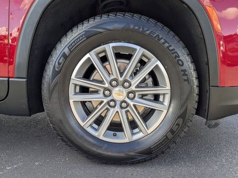 Used 2023 Chevrolet Traverse LT image 11