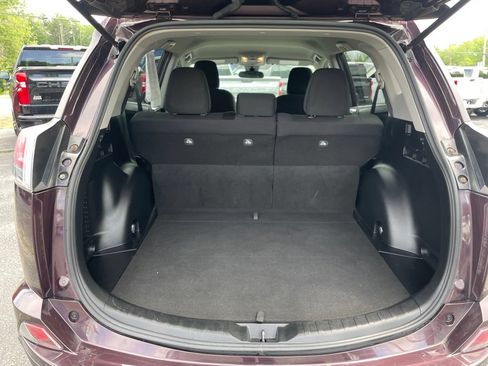 Used 2018 Toyota RAV4 LE w/ Carpet Mat Package AWD/4WD image 24