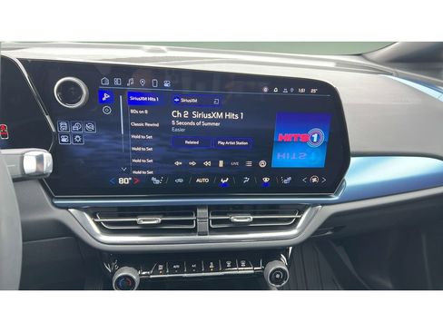 Certified 2025 Chevrolet Equinox EV LT image 17