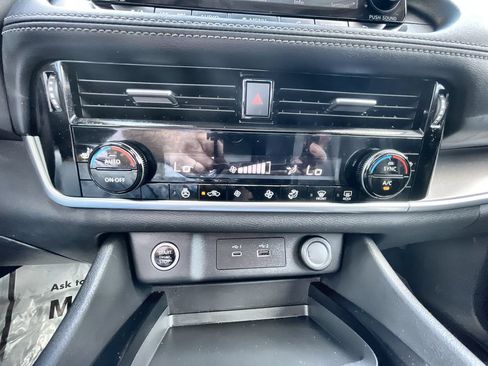 Used 2022 Nissan Rogue SV w/ SV Premium Package FWD image 17