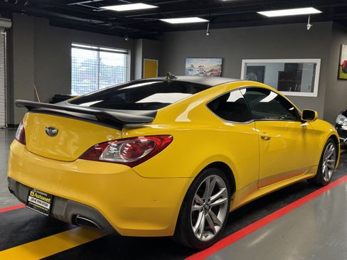 Used 2012 Hyundai Genesis 3.8 RWD image 5